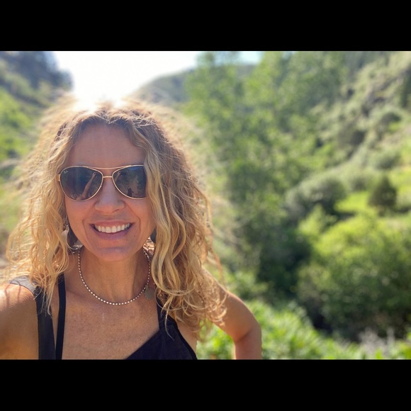 Meet your Posher, Angelina - Picture 1 of 1